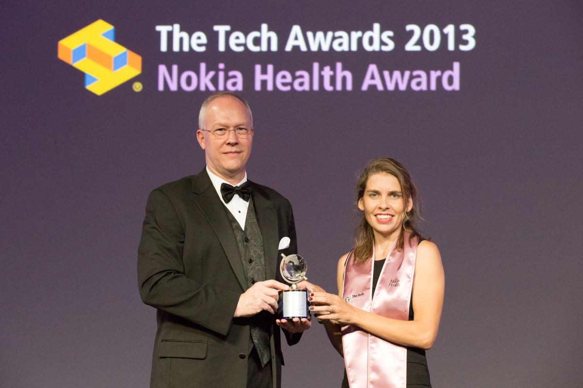 Lieselotte Heederik from Nazava Water Filters receives the tech Award for technology benefiting humanity