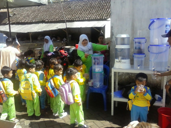 Program Sekolah Air Minum Sehat Nazava