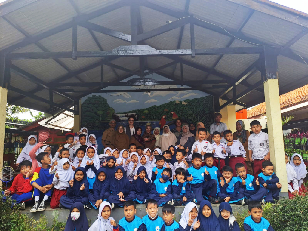 Nazava dan Danone Communities di SDN 208 Luginasi (10)